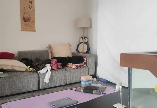 坐落在城廂區(qū)龍橋街道荔城中大道569號(hào)駿歐龍盤8號(hào)樓2802室的房地產(chǎn)[不動(dòng)產(chǎn)權(quán)證號(hào)：閩（2018）莆田市不動(dòng)產(chǎn)權(quán)第CX08713號(hào)]