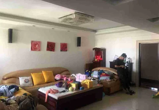 仙游縣鯉南鎮(zhèn)仙安社區(qū)居委會(huì)八二五南街8號(hào)1406室的房產(chǎn)及相應(yīng)的土地使用權(quán)