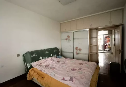 莆田市秀嶼區(qū)綠洲小區(qū)5幢302號(hào)住宅及儲(chǔ)藏間的房地產(chǎn)