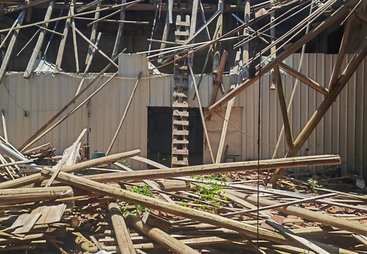 仙游縣榜頭鎮(zhèn)壩下村藝園路255號的房產及相應的土地使用權