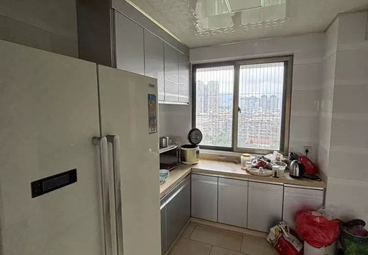 福建省莆田市城廂區(qū)棕櫚路176號陽光棕櫚城12號樓3梯1006室、1006A室房地產(chǎn)