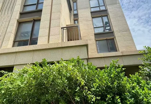 山亭鎮(zhèn)港里村天后西路88號世茂國風大院B區(qū)11#01室（住建登記為B2地塊58#01）的房地產