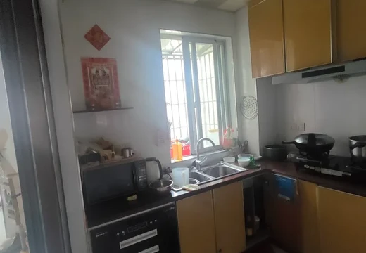 坐落在仙游縣鯉城街道城內(nèi)社區(qū)學府東路1333號3號樓509室的房產(chǎn)及相應的土地使用權