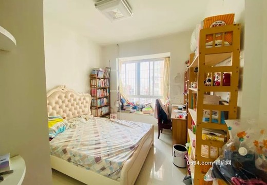 福建省莆田市城廂區(qū)霞林街道八二一南街1255號澄湖小區(qū)11號樓2001室的房地產(chǎn)