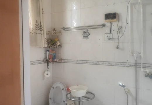 坐落在仙游縣鯉城街道南橋社區(qū)后嵩巷90號(hào)的房產(chǎn)及相應(yīng)的土地使用權(quán)