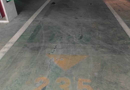 坐落在仙游縣鯉城街道學(xué)府東路1588號(hào)地下室地下1層車位235（詳見清單1）