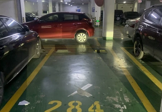 坐落莆田市城廂區(qū)霞林街道濱蘭街77號(hào)地下一層284室的房地產(chǎn)