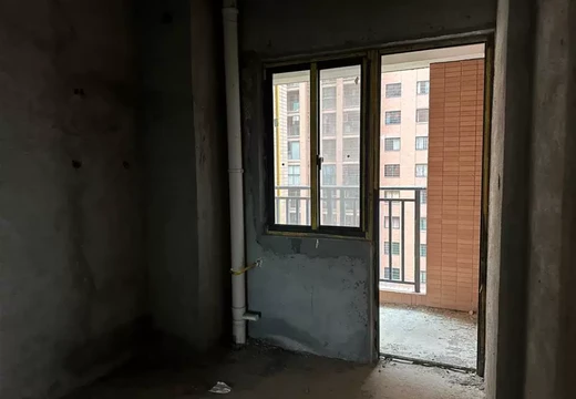 仙游縣鯉城街道木蘭社區(qū)木蘭街（A宗地）金石·華府豪園第15#幢9層906房的房地產(chǎn)