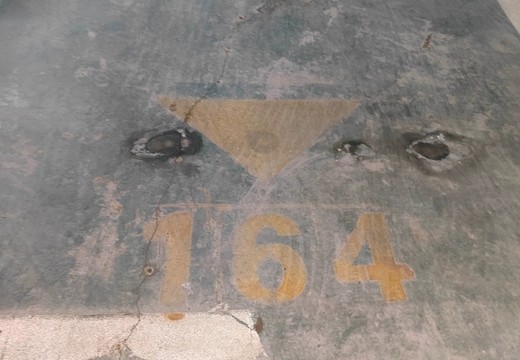 坐落在仙游縣鯉城街道學(xué)府東路1588號地下室地下1層車位164號（詳見清單1）