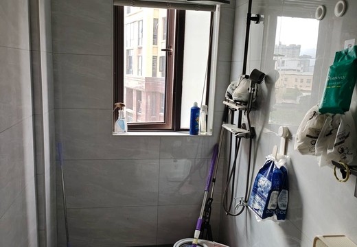 坐落在仙游縣鯉南鎮(zhèn)溫泉東路1688號10號樓704室的房產及相應的土地使用權