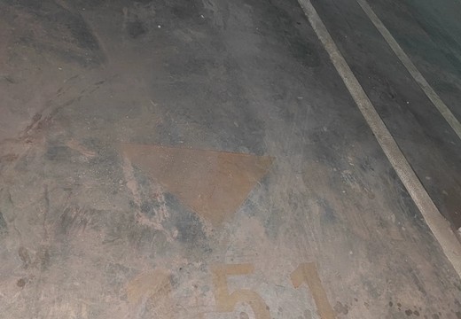 坐落在仙游縣鯉城街道學(xué)府東路1588號地下室地下1層車位151號（詳見清單1）