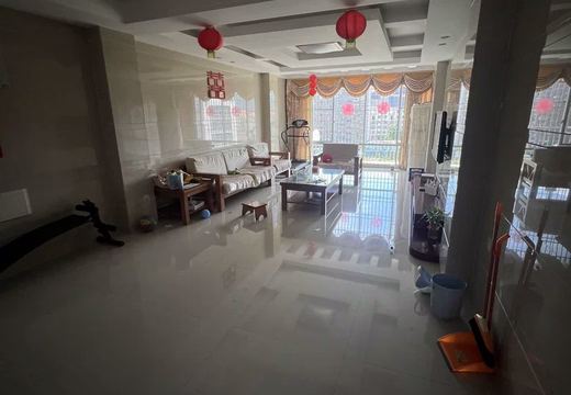 福建省莆田市仙游縣鯉南鎮(zhèn)興仙西路109弄1號(hào)1梯702室、702悶頂?shù)牟粍?dòng)產(chǎn)