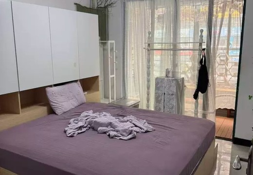 福建省莆田市城廂區(qū)霞林街道荔華東大道530號領(lǐng)尚居5號樓4梯101室的不動產(chǎn)【產(chǎn)權(quán)證號：閩（2020）莆田市不動產(chǎn)權(quán)第CX009685號】