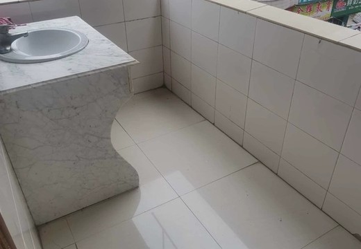 坐落在仙游縣榜頭鎮(zhèn)上墘社區(qū)商貿(mào)小區(qū)的房產(chǎn)及相應(yīng)的土地使用權(quán)