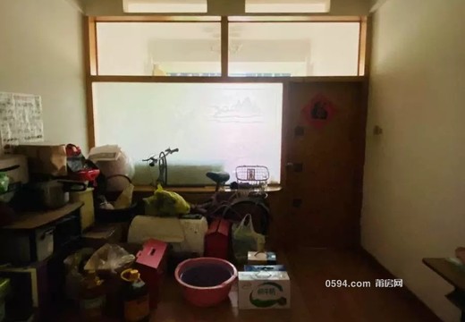 莆田市荔城區(qū)鎮(zhèn)海街道勝利北街1215號(hào)1梯702室及316室（儲(chǔ)藏間）的房地產(chǎn)