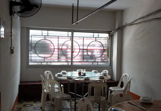 坐落仙游縣楓亭鎮(zhèn)霞街社區(qū)（濱江步行街）D1幢店鋪104的房產(chǎn)及相應(yīng)的土地使用權(quán)