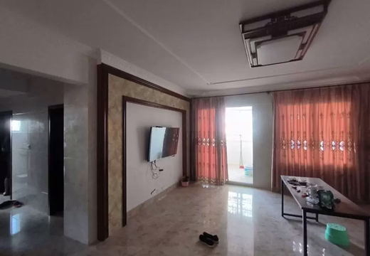 坐落在仙游縣鯉南鎮(zhèn)興仙東路666號(hào)3梯505室的房產(chǎn)及相應(yīng)的土地使用權(quán)