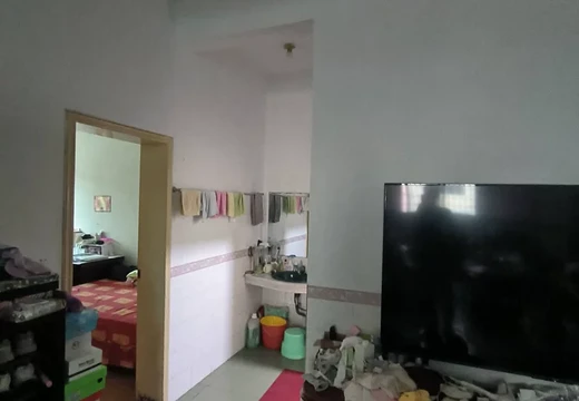 坐落在仙游縣榜頭鎮(zhèn)望厝村下新厝11號(hào)（1層、2層、4層）的房產(chǎn)及相應(yīng)的土地使用權(quán)[房屋所有權(quán)證號(hào)：20153428；土地使用權(quán)證號(hào)：仙國(guó)用（2015）第BT31