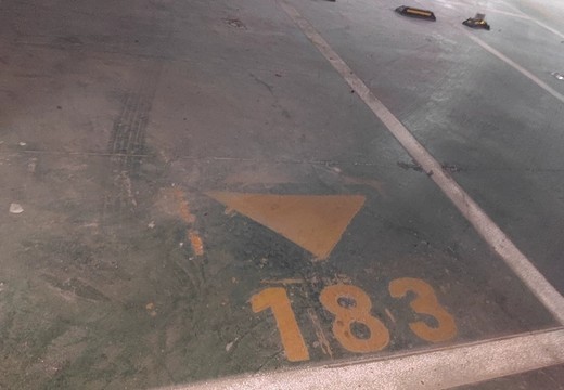 坐落在仙游縣鯉城街道學(xué)府東路1588號(hào)地下室地下1層車(chē)位（詳見(jiàn)清單1）