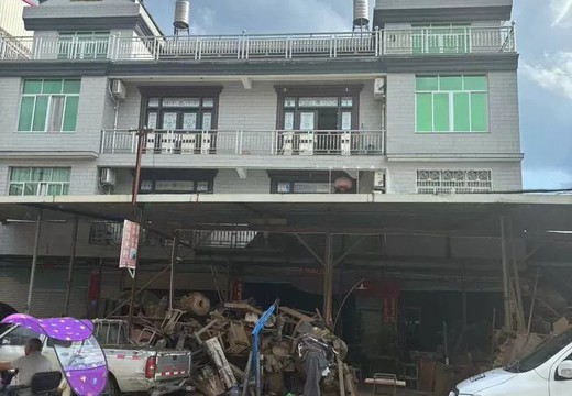 位于仙游縣度尾鎮(zhèn)中岳村后門組的房產(chǎn)及相應(yīng)的土地使用權(quán)（實(shí)際門牌53號(hào)）