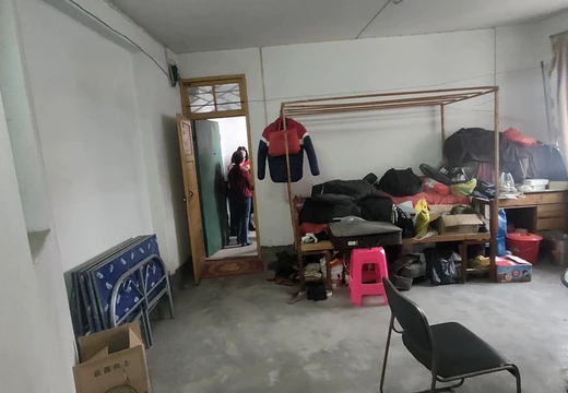 于仙游縣鯉城街道勝利路310號2梯504室的房產(chǎn)及相應(yīng)的土地使用權(quán)。（不包含煤間）