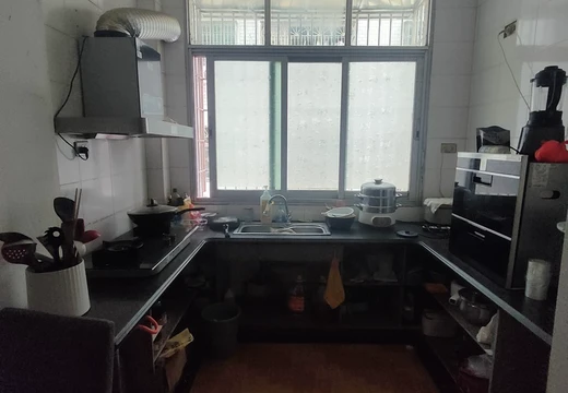 仙游縣鯉南鎮(zhèn)柳坑社區(qū)虎嘯76號5層501、3層301、2層201的房地產(chǎn)