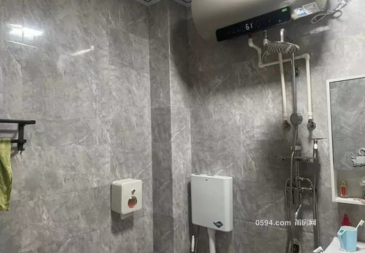 坐落莆田市仙游縣榜頭鎮(zhèn)上乾社區(qū)光明南路住宅小區(qū)第4層住宅的房地產(chǎn)