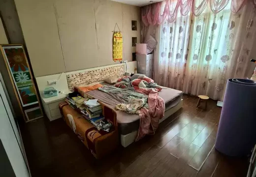 福建省莆田市荔城區(qū)鎮(zhèn)海街道梅園東路336號(hào)長(zhǎng)壽小區(qū)1號(hào)樓4梯409室住宅及A153號(hào)儲(chǔ)藏間房地產(chǎn)