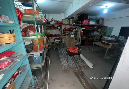 福建省莆田市荔城區(qū)鎮(zhèn)海街道梅園東路25#樓儲(chǔ)藏間19、20、21及17、18、B的兩處不動(dòng)產(chǎn)