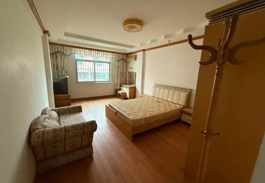 福建省莆田市城廂區(qū)龍橋辦梅峰市場79號501室及7號柴間的房地產(chǎn)