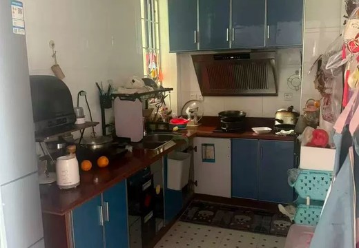 福建省莆田市涵江區(qū)國歡鎮(zhèn)涵華東路1888號金玉滿堂8號樓5梯409室、409A室房地產(chǎn)