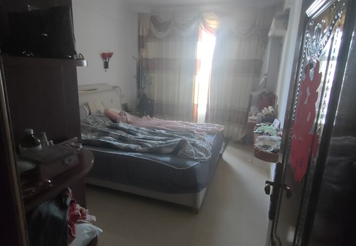 位于仙游縣鯉城街道玉井社區(qū)居委會學(xué)府西路2399號11號樓704室及儲24的房產(chǎn)及相應(yīng)的土地使用權(quán)。（實堪為玉井安置區(qū)）