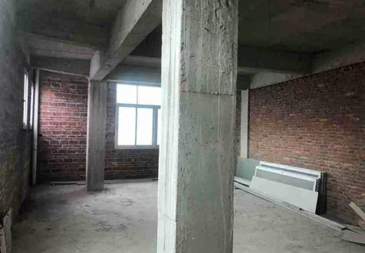 位于仙游縣榜頭鎮(zhèn)下明社區(qū)瀨榜路1-6層的房產(chǎn)（不含搭蓋建筑物）及相應(yīng)的土地使用權(quán)