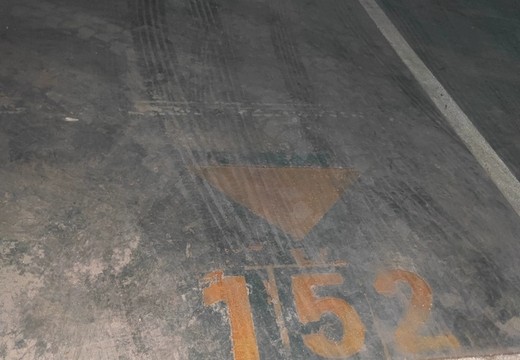 坐落在仙游縣鯉城街道學(xué)府東路1588號(hào)地下室地下1層車位152號(hào)（詳見清單1）