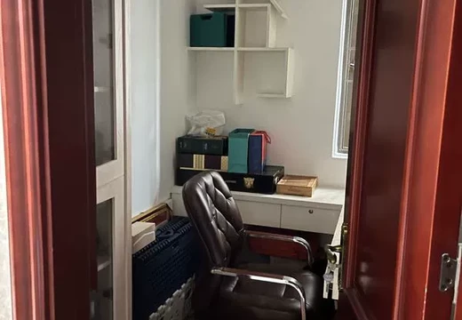 坐落在福建省莆田市城廂區(qū)龍橋街道九華西大道666號雅頌居19號樓1404室的房產(chǎn)及相應(yīng)的土地使用權(quán)