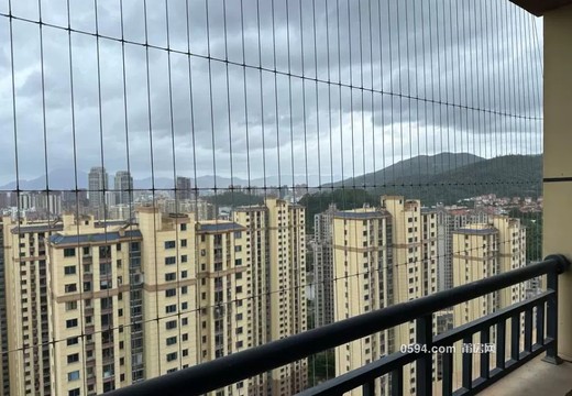 莆田市城廂區(qū)龍橋街道下鄭街399號泗水雅居1號樓2梯3705室的房地產(chǎn)