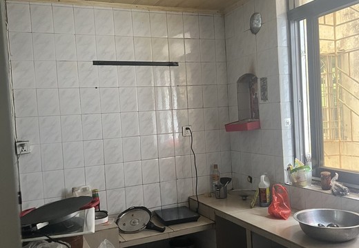 仙游縣鯉城街道南橋社區(qū)108小區(qū)4層的房產(chǎn)及相應(yīng)的土地使用權(quán)(含煤間）(實際為鯉城街道城中路328號1號樓3梯405室及地下室10#煤間）。