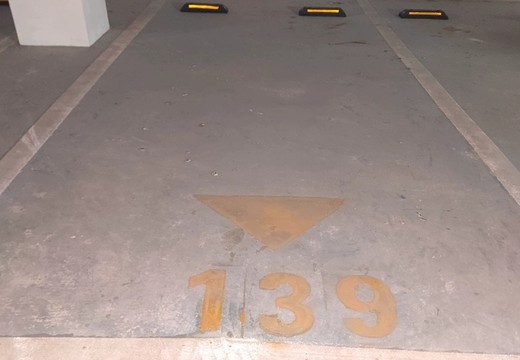 坐落在仙游縣鯉城街道學府東路1588號地下室地下1層車位139號（詳見清單1）