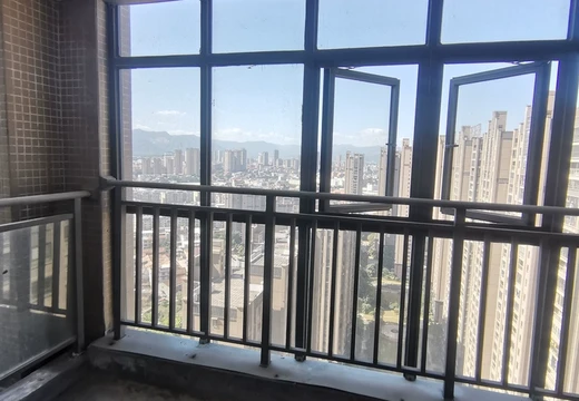 坐落在仙游縣鯉南鎮(zhèn)溫泉支路88號20號樓3104室的房產(chǎn)及相應(yīng)的土地使用權(quán)