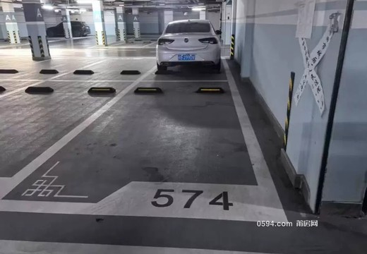 坐落莆田市荔城區(qū)西天尾鎮(zhèn)后卓北街555號霞梧磐龍小區(qū)C區(qū)B1574車位的房地產