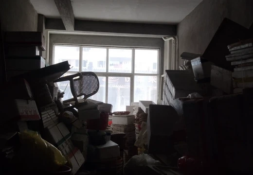 坐落仙游縣楓亭鎮(zhèn)霞街社區(qū)（濱江步行街）的房產及相應的土地使用權