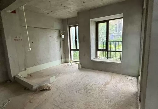 山亭鎮(zhèn)港里村天后西路88號(hào)世茂國(guó)風(fēng)大院A區(qū)5#04室（住建登記為B1地塊5#05）的房地產(chǎn)