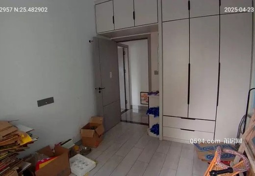 莆田市城廂區(qū)龍橋街道山兜路666號天璽公館B區(qū)1號樓2梯704室的房地產