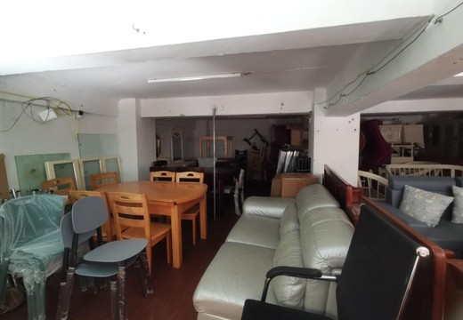 仙游縣鯉城街道洪橋社區(qū)花園路10號1層的房產(chǎn)及相應(yīng)的土地使用權(quán)(店面）。