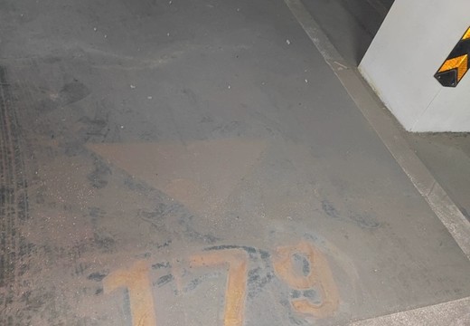 坐落在仙游縣鯉城街道學(xué)府東路1588號地下室車位的車位（詳見清單3）