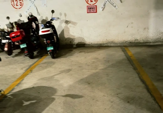 莆田市城廂區(qū)龍橋辦龍橋居委會(huì)后山西路84號1#車位128的房地產(chǎn)