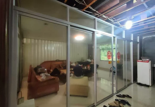 坐落在仙游縣榜頭鎮(zhèn)下明社區(qū)居委會紫檀北街349、345號401室的房產(chǎn)及相應(yīng)的土地使用權(quán)