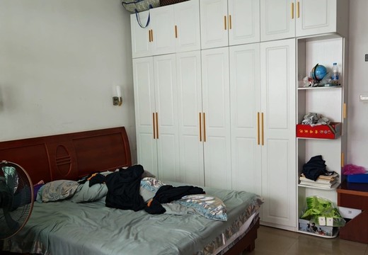 坐落在仙游縣鯉南鎮(zhèn)仙安村八二五南街180弄13號402室的房產(chǎn)及相應(yīng)的土地使用權(quán)