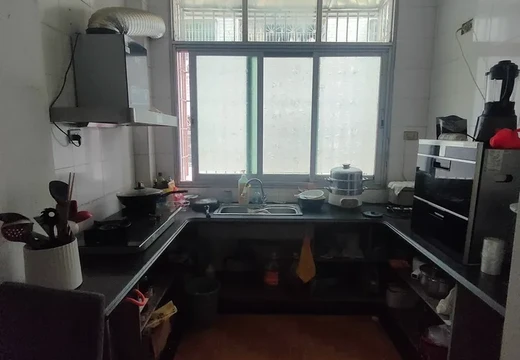 位于仙游縣鯉南鎮(zhèn)柳坑社區(qū)虎嘯76號5層501、3層301、2層201的房產(chǎn)及相應的土地使用權