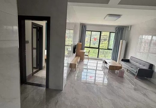 坐落在仙游縣鯉城街道城內社區(qū)居委會學府東路1588號1號樓402室的房產(chǎn)及相應的土地使用權